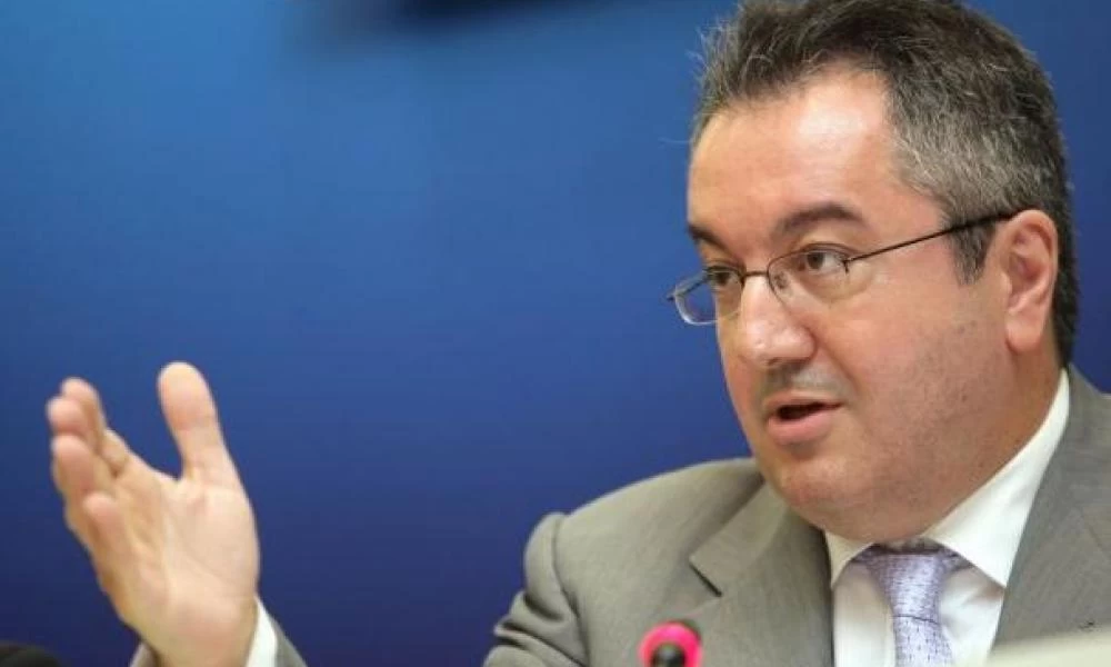 Μόσιαλος: «Απαραίτητη και τρίτη δόση εμβολίου το φθινόπωρο»